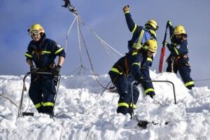 Під сніговою лавиною загинули троє лижників