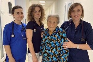 У Львові лікарі перезапустили серце 101-річної жінки