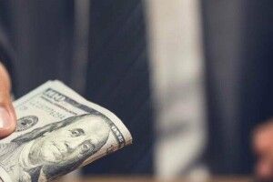 Рівнянин хотів на дурняк 6 з половиною тисяч доларів