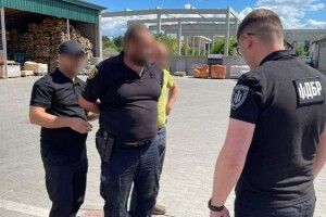 Поліцейського з Сарн судили за хабар від призовника