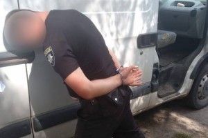 Луцького поліцейського-хабарника взяли під варту