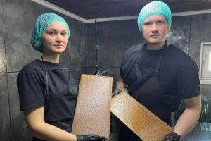 Як подружжя з Волині за грантові кошти виготовляє фріпси та пастилу (Відео) 