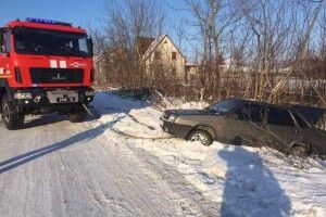 На Горохівщині витягли із заметів рейсовий автобус та авто газової служби (Відео)