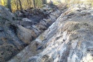 Роботи по влаштуванню скидного каналу провели на Маневиччині
