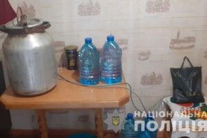 Учора на Рівненщині поліцейські знищили 27 літрів самогону