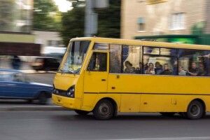Лучани вимагають, аби в маршрутках мили вікна і прали штори