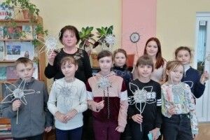 У Локачах із газет таке виробляють...
