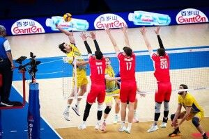 Волинянин – найрезультативніший, але Україна, виграючи 2:0, поступилася Польщі