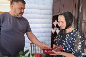 Мамі загиблого Захисника з Волині вручили нагороди сина 