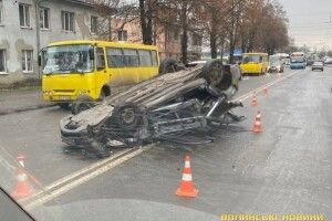 У Луцьку на Львівській перекинулвся автівка 
