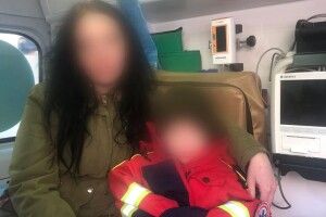 Волинські патрульні допомогли дитині, яку мати залишила на вулиці