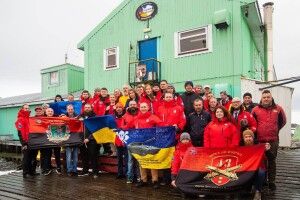 Прапор волинської 14-ї ОМБр потрапив на найхолодніший континент світу