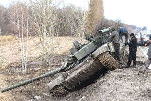 Селищна рада на Харківщині оголосила тендер на купівлю згорілих танків москалів