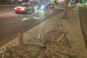 Патрульні Волині показали, як 22-річний молодик розтовк автівку