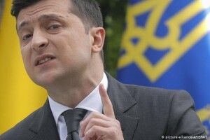 Зеленський заявив, що ймовірність повноцінної війни з Росією існує
