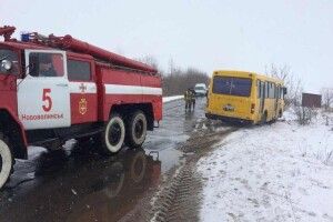 На Волині рятувальники відбуксирували рейсовий автобус із кювету