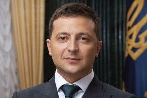Зеленський каже, що заборонив пропаганду, профінансовану країною-агресором