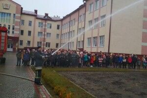 З луцького ліцею евакуювали учнів та персонал 
