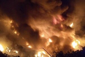 У Нововолинську надвечір містяни спостерігали стовпи диму
