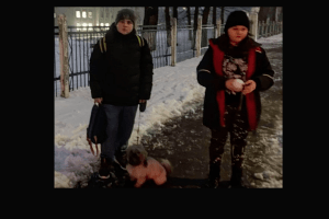 «Їх просто залишили під ракетами»: у Києві дітей не пустили в укриття із собакою