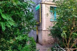 Сперлася на москітну сітку: шестирічна дівчинка випала з вікна третього поверху