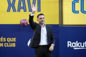 Хаві офіційно представили уболівальникам як нового головного тренера «Барселони»