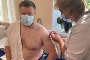 Мер волинського міста наважився вколоти вакцину від коронавірусу 