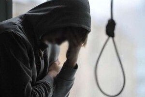 Тіло знайшла вчителька: 15-річний хлопець вчинив самогубство 