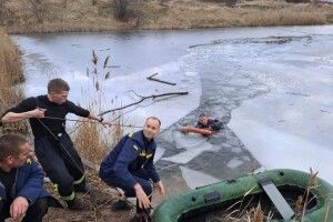 На Волині на кризі загинула дитина, ще двох врятували. Оновлено (Фото)