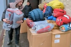 Поліцейські та рятувальники Волині одержали 150 спальних мішків від благодійників