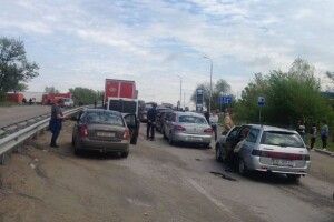 До Запоріжжя нарешті пропустили велику колону автівок з маріупольцями 