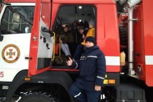 Волинські рятувальники вчили дітей основам безпеки на «Науковому пікніку»