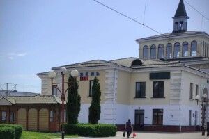 На Волині на автостанції порізали поліцейського (Фото)