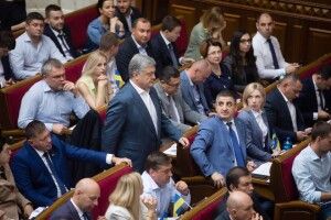 Порошенко – Зеленському: «Люди вийшли на протест не тому, що «порохоботи», а тому, що люблять Україну»