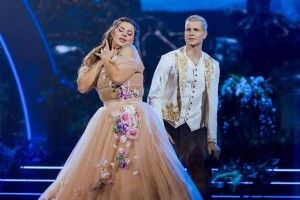 Із солістки гурту Kazka злетіла спідниця на «Танцях з зірками» (Фото)