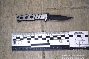 На Рівненщині ревнивий чоловік штрикнув ножем дружину 