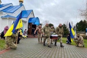 Нововолинська громада поховала Героя Дмитра Світящука (Фото)
