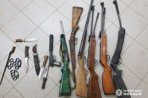 Рушниці, травмати та боєприпаси: поліцейські знищили вилучену у волинян зброю (Фото)