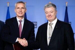 Порошенко під час зустрічі з Генсеком НАТО закликав пришвидшити розгляд заявки України на членство в Альянсі