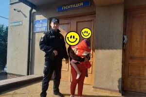 Волинянці патрульні повернули загублену дитину (Фото)