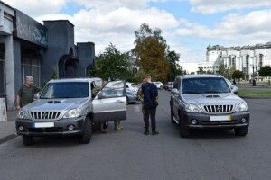 Волинським військовим передали автомобілі та комплекси Starlink