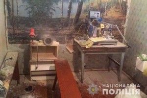 Поліцейські викрили в сільській хаті підпільний цех із обробітку бурштину 