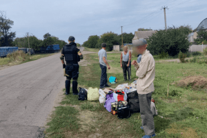 На Херсонщині люди вбрід перейшли річку, щоб втекти з окупації  