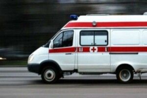 На дівчину впала частина фасаду будинку