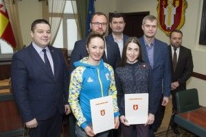 Луцьким спортсменкам-олімпійкам вручили ордери на житло у новобудовах
