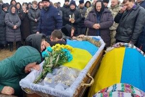 На Волині провели в останню дорогу батька трьох дітей (Фото)