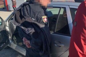 На Волині викрили поліцейського, який вживав та розповсюджував наркотики (Фото)