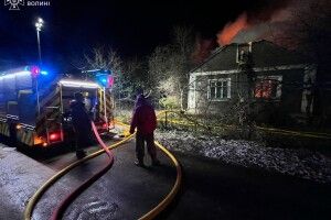 На Волині з палаючого будинку врятували чоловіка 