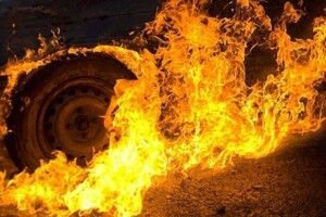 Рівнянці вночі підпалили автівку