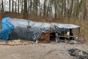 На Рівненщині табір ромів залишив купи сміття та намети (Фото)